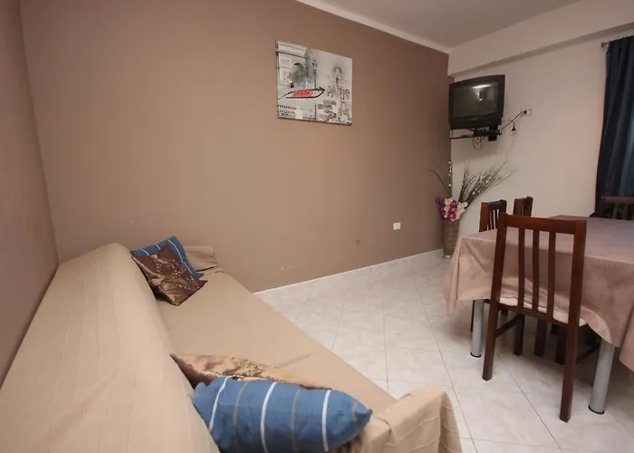 With A Parking Space Strmac, - 7402 Appartement